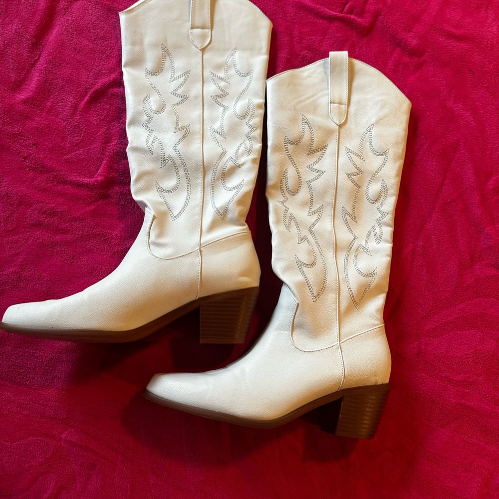 Stylish White Western Cowgirl Boots